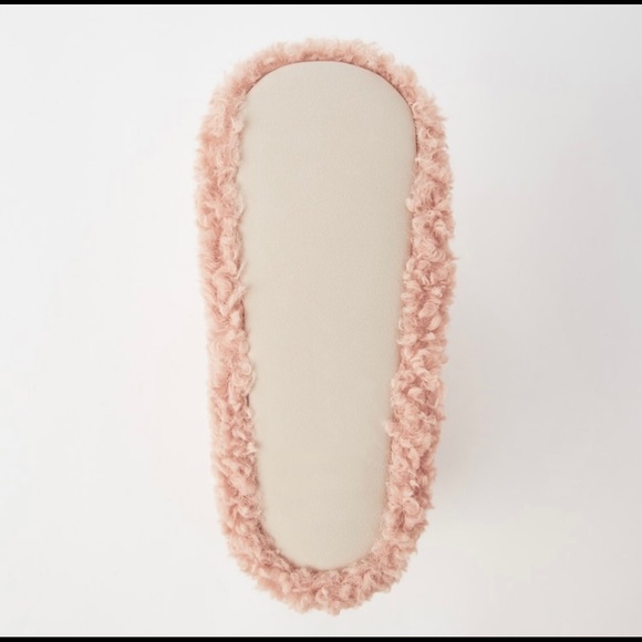 Uniqlo Fleece Room Shoes - Picture 4 of 4